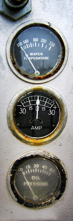 Dispositivos medidores que incluyen termómetro del circuito de refrigeración, amperímetro y manómetro de presión de aceite
