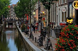 Imagen panorámica de De Wallen, el barrio rojo de Ámsterdam