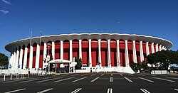 Vista general y detalles arquitectónicos de The Forum en Inglewood
