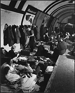 Refugio antiaéreo en una estación del metro de Londres