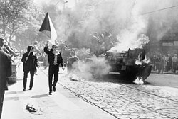 Manifestación popular en Praga frente a la ocupación