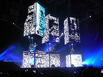 Muse actuando en la National Indoor Arena de Birmingham