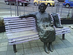 Estatua de Rosa Chacel en Valladolid