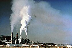 Central eléctrica con emisiones contaminantes