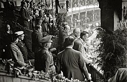 Indalecio Prieto junto a Niceto Alcalá-Zamora y otras personalidades en San Sebastián en 1932