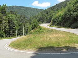 Otra perspectiva de la carretera de montaña