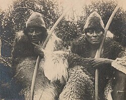 Fotografía histórica de indígenas selk'nam en Ushuaia hacia 1890