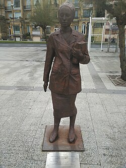 Estatua de Clara Campoamor en San Sebastián