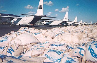Aviones de las Naciones Unidas desplegados para la distribución de ayuda alimentaria en Sudán.