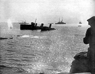 Un convoy siendo atacado en el mar