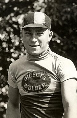 Jean Maréchal durante su participación en el Tour de Francia de 1931