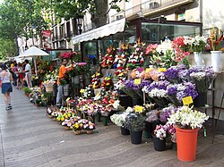 Puesto de flores tradicional en La Rambla
