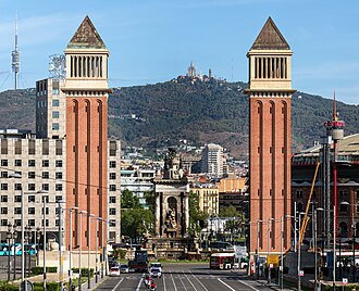 Torres venecianas situadas frente al recinto ferial de Barcelona