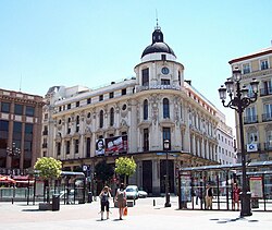 En la esquina que ocupa el Teatro Calderón estuvieron antes las trinitarias y el instituto industrial