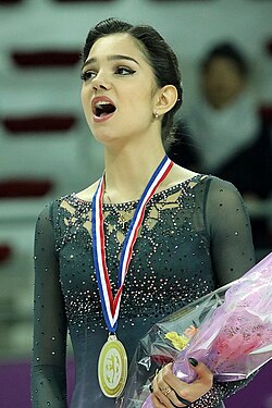 Evgenia Medvedeva en la ceremonia de premiación del Grand Prix 2016