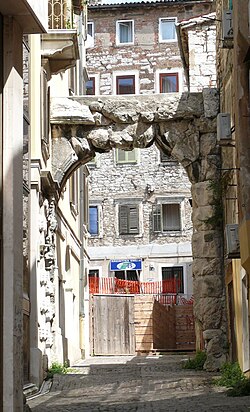 Puerta romana de Tarsatica en Rijeka