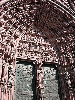 Detalle del portal central