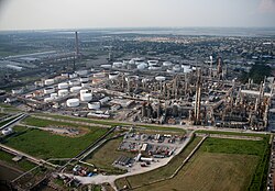 Refinería industrial en Luisiana dedicada al procesamiento de hidrocarburos