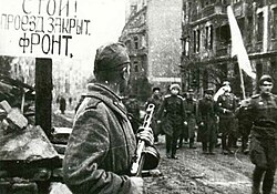 Tropas alemanas capitulando en Breslavia el 6 de mayo de 1945.