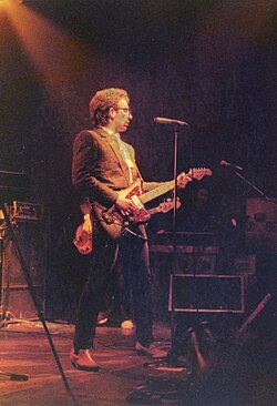 Elvis Costello durante una actuación en directo en 1979.