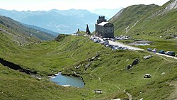 L'hospice du Petit-Saint-Bernard visto desde el Jardín Alpino Chanousia