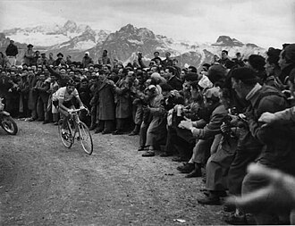 Fausto Coppi en una etapa del Giro de Italia 1952