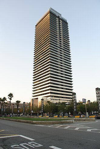 Torre Mapfre vista desde la zona portuaria