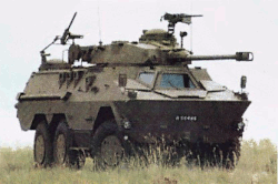 Vehículo Ratel con ruedas y protección contra minas