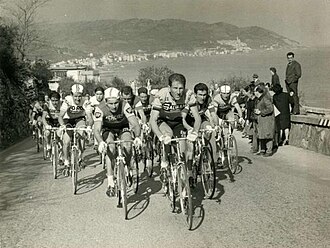 Eddy Merckx compitiendo en la Milán-San Remo 1966