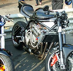 Detalle de una motocicleta estilo Streetfighter