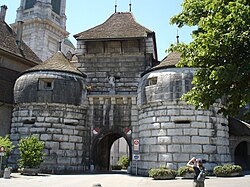 Puerta de Basilea y restos de las antiguas murallas en Soleura