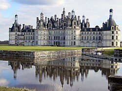 El castillo de Chambord a orillas del Cosson.