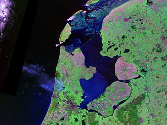 Vista general que muestra el entorno natural y las aguas del IJsselmeer