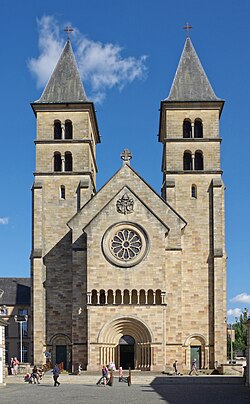 Fachada de la basílica de Echternach