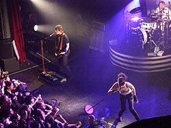 Superbus en su presentación en vivo en La Cigale en 2007