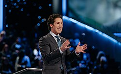 El pastor y telepredicador Joel Osteen en la Iglesia Lakewood.