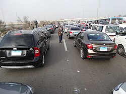 Tráfico bloqueado en una autopista debido a la niebla