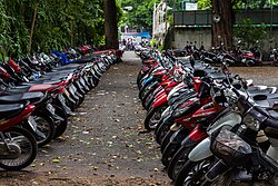 Tráfico de motocicletas en la ciudad