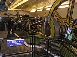 Uno de los motores de vapor originales del sistema