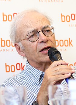 Peter Singer en un retrato fotográfico de 2017