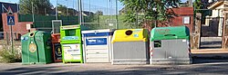 Contenedores de reciclaje en la calle