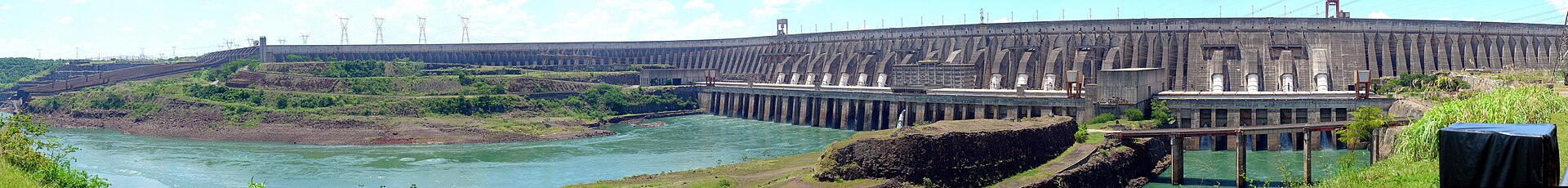 Represa de Itaipú entre Brasil y Paraguay