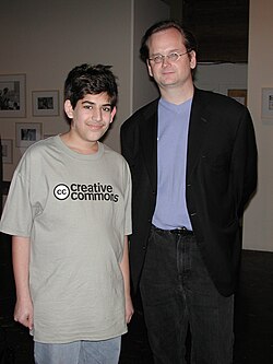 Aaron Swartz y Lawrence Lessig en un evento de 2002