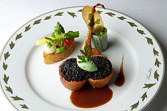 Plato de chef de alta cocina vinculado a la corriente gastronómica de la Nouvelle Cuisine.