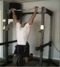 Ejemplo de ejercicio de fuerza en gimnasio.