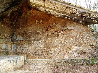 Vista general del entorno y ubicación del yacimiento arqueológico de La Ferrassie en Francia