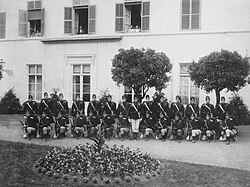 Soldados del Corps des Gendarmes et Volontaires posando en 1910