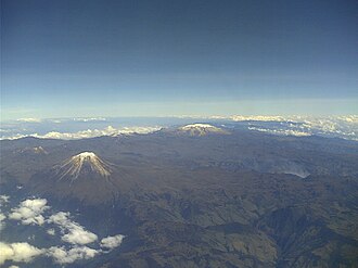 Vista de los montes nevados de la cordillera Central en Colombia