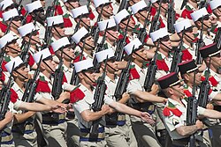 Militares de la Legión Extranjera Francesa desfilando