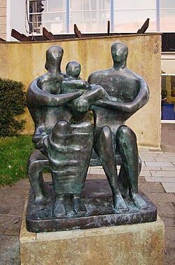Escultura de Henry Moore titulada Familia